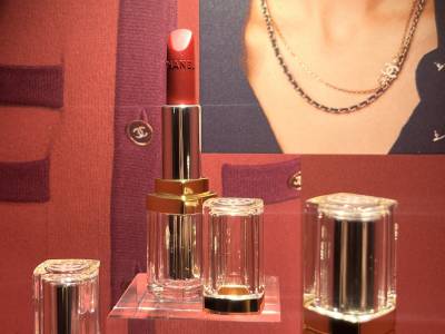 Chanel lipstick deals necklace